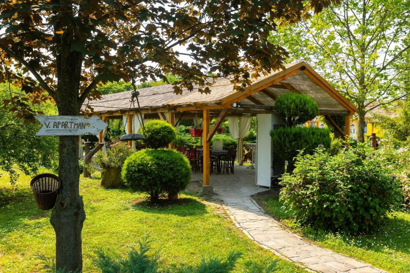 Salas Vujic Bečej المظهر الخارجي الصورة